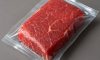 Carne rossa confezionata sottovuoto in flow-pack per uso alimentare